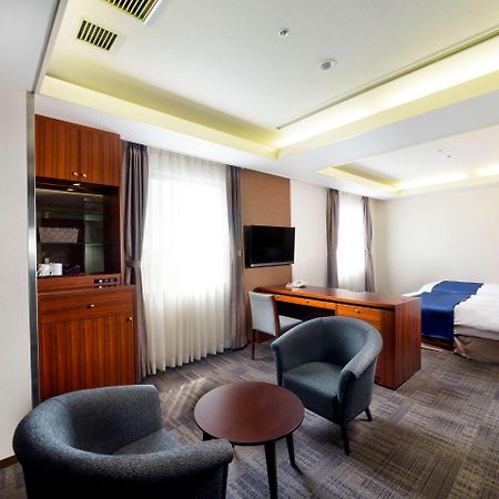 SureStay Plus Hotel by Best Western Shin-Ōsaka Exterior foto